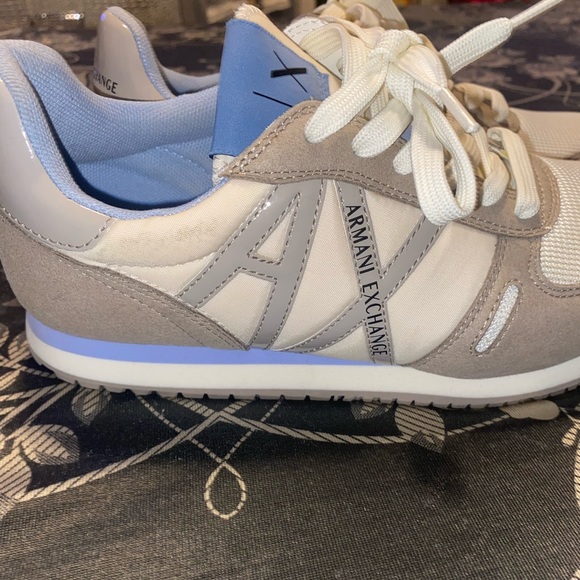 SHOES - Picture 5 of 7